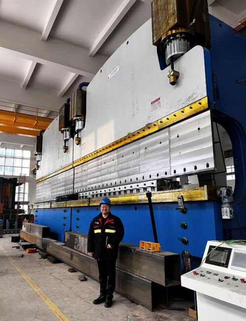 Latest company news about CNC TANDEM HYDRAULIC PRESS BRAKE yakın zamanda Hindistan'a ihraç edildi.