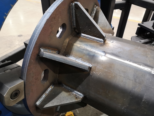 Robotik kaynak makinesi, ışık direği için CNC kapı çerçeve kesme makinesi