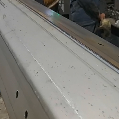 12000mm Ultra Uzun Işık Kutbu ve 1 Kişi için Denizaltı Yay Uzunluklu Düz Dikiş Kaynaklı CNC Kutbu Kapalı Kaynak Makinesi Basit İşleme