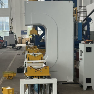 630KN 4000mm işleme uzunluğu ve kablosuz uzaktan kumanda ile ağır kuvvetli hidrolik kutup düzeltme makinesi