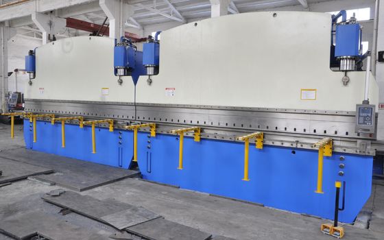 CNC Tandem Pres Fren 1600 Ton Çalışma Gücü, Yüksek Direk ve Mono Direk İmalatı