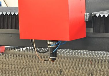 Sac 500W Yüksek hassasiyetli CNC YAG Lazer kesim makinesi X 3000 1500